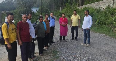 दरम्वाल के गांव पहुंचने के बाद टेढ़ा गांव के स्थानीय लोगों में खुशी, कहा अब जल्द ही होगा हमारी समस्या का समाधान ।