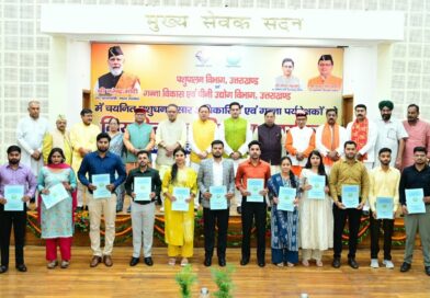 मुख्यमंत्री ने पशुपालन विभाग तथा गन्ना विकास एवं चीनी उद्योग विभाग में चयनित 101 अभ्यर्थियों को प्रदान किए नियुक्ति पत्र ।